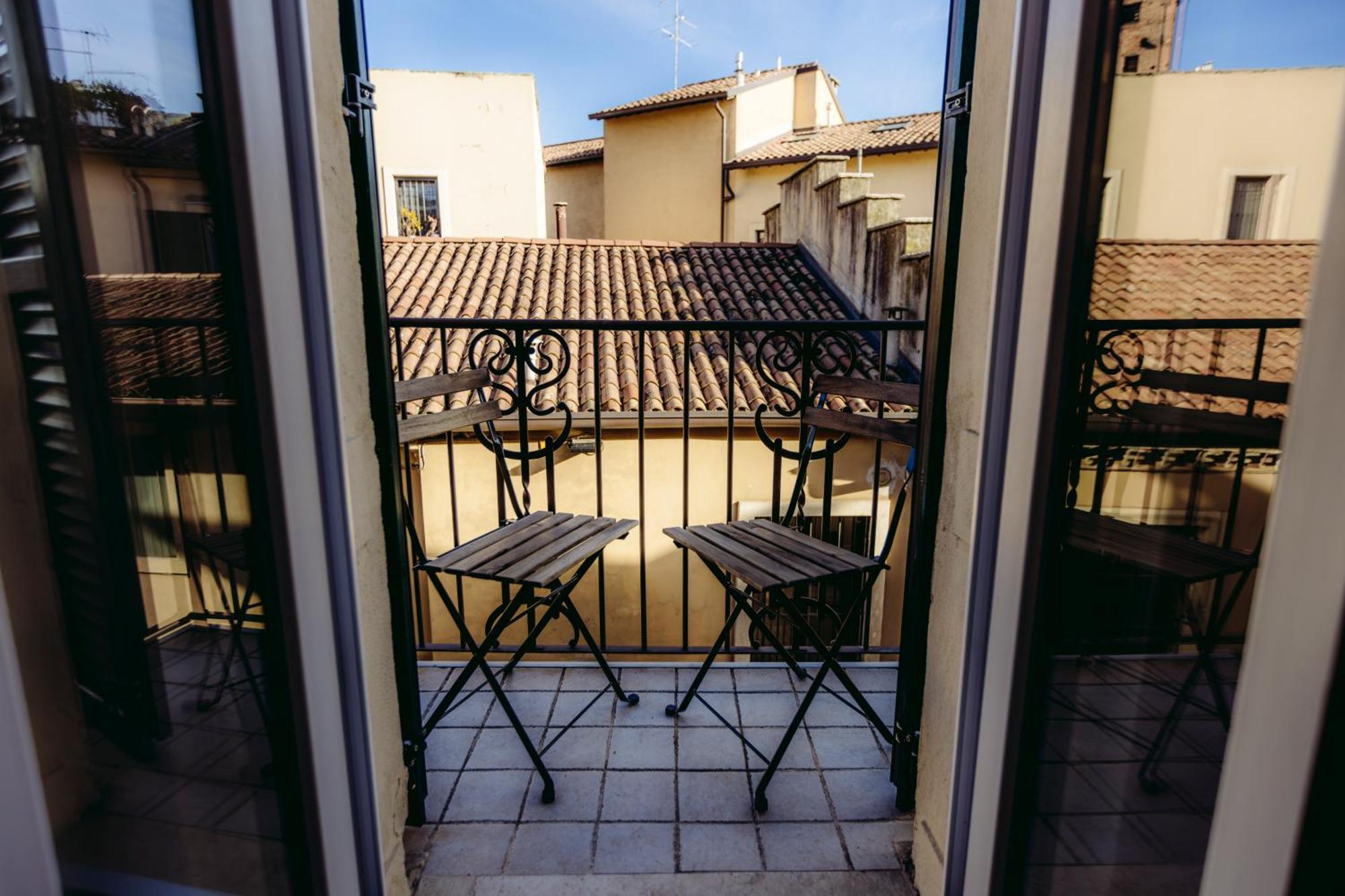 Eap Suites, Verona Exterior photo